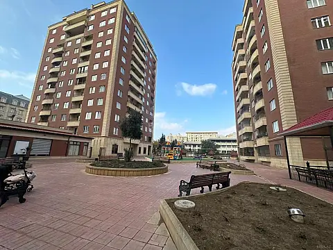 Satılır 4 otaqlı mənzil 180 m²