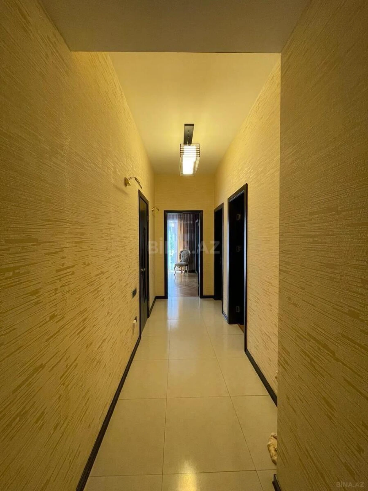 Satılır 4 otaqlı mənzil 180 m²