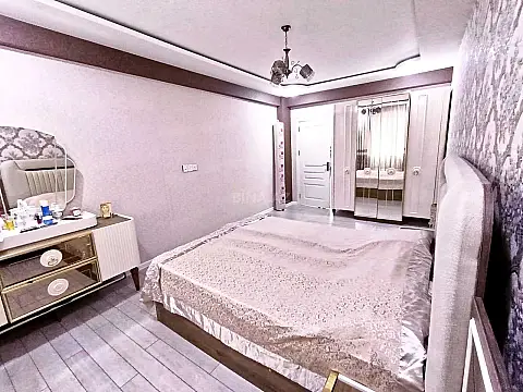 Satılır 2 otaqlı mənzil 90 m²