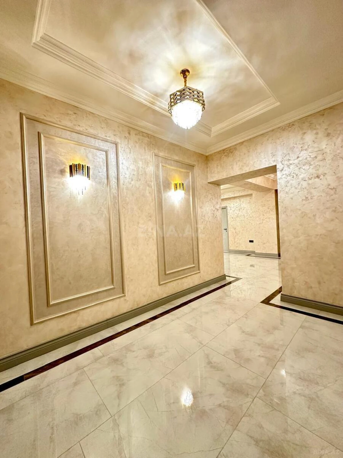 Satılır 4 otaqlı mənzil 205 m²