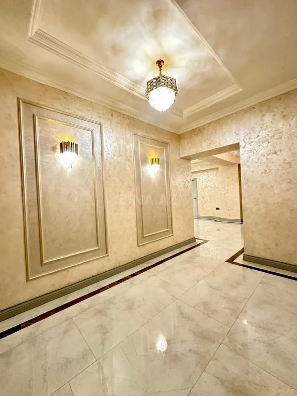 Satılır 4 otaqlı mənzil 205 m²