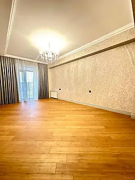 Satılır 4 otaqlı mənzil 205 m²