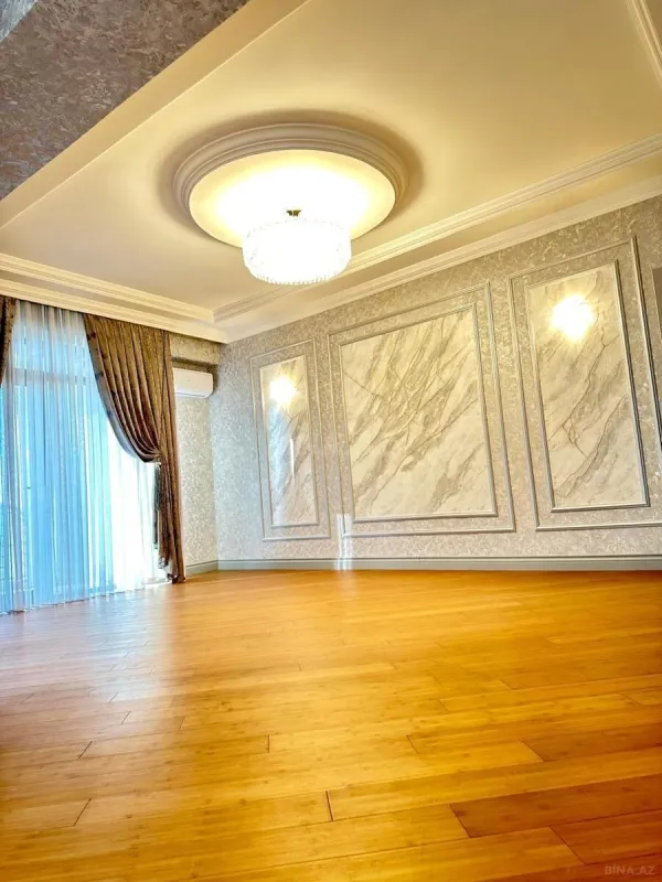 Satılır 4 otaqlı mənzil 205 m²