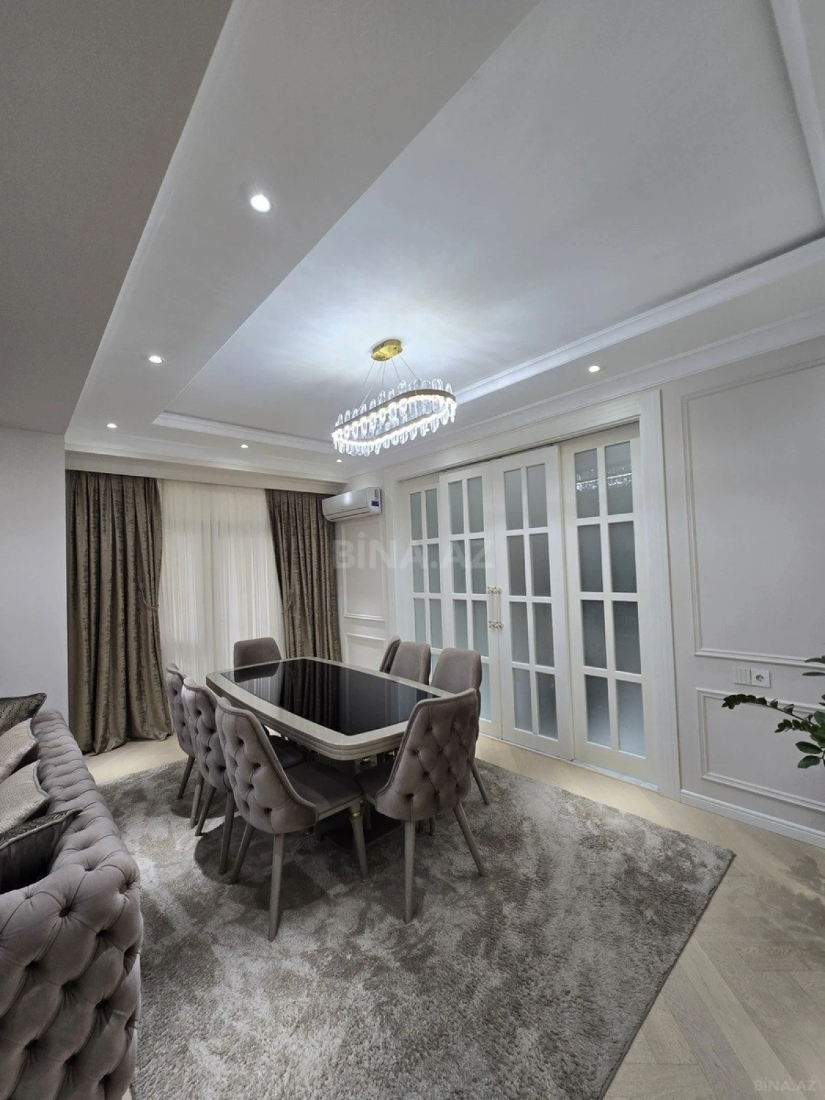 Satılır 3 otaqlı mənzil 160 m²