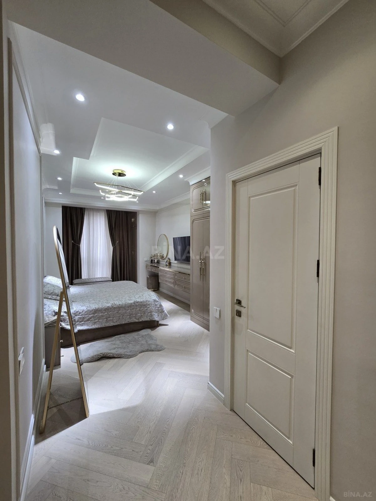Satılır 3 otaqlı mənzil 160 m²