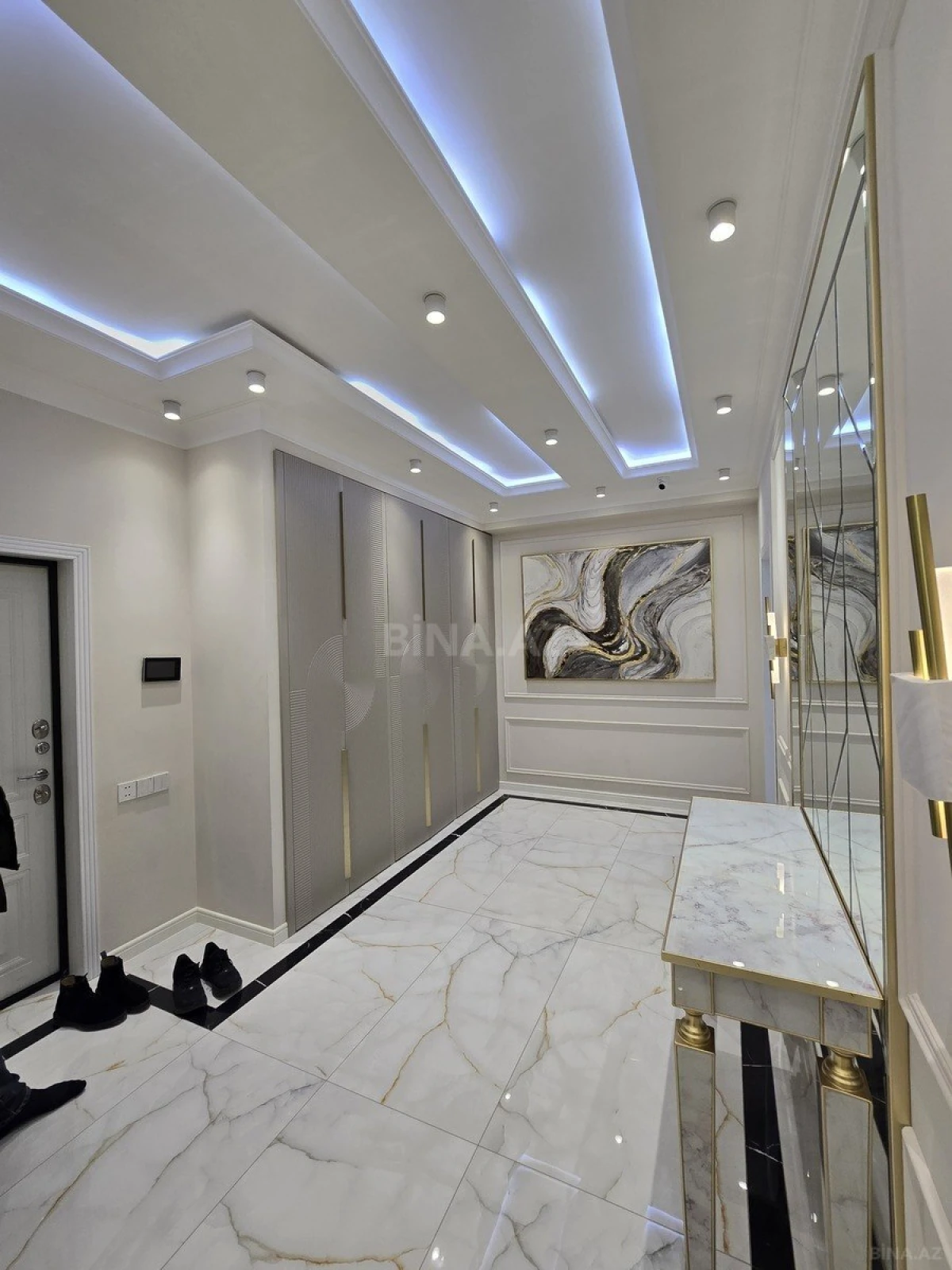 Satılır 3 otaqlı mənzil 160 m²