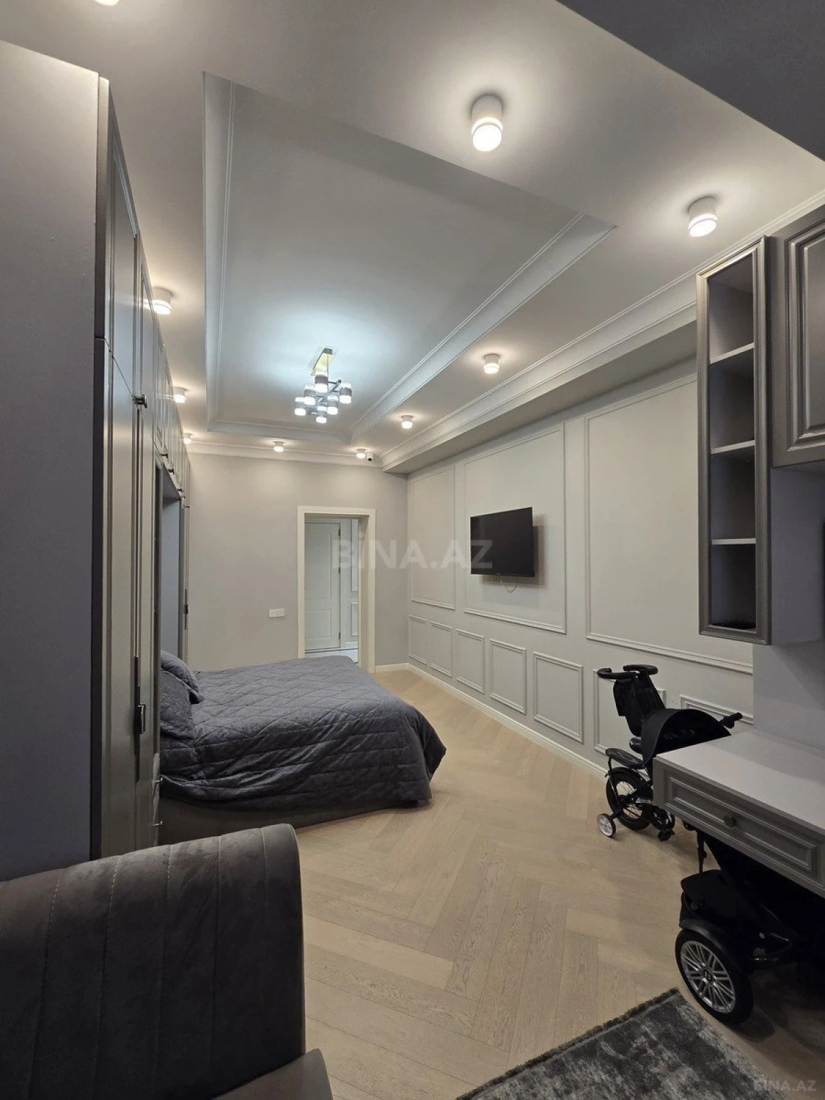 Satılır 3 otaqlı mənzil 160 m²