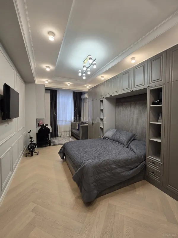 Satılır 3 otaqlı mənzil 160 m²