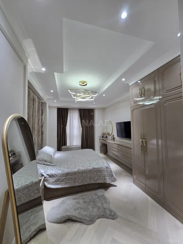 Satılır 3 otaqlı mənzil 160 m²