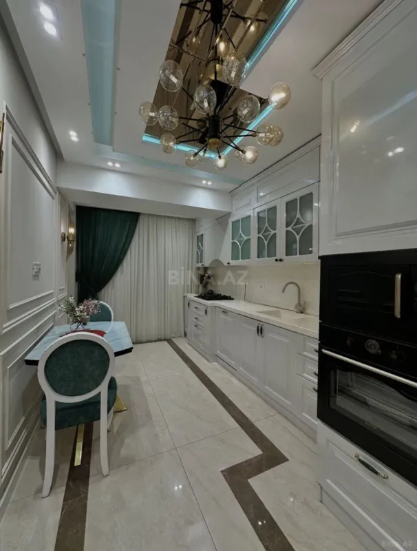 Satılır 4 otaqlı mənzil 155 m²