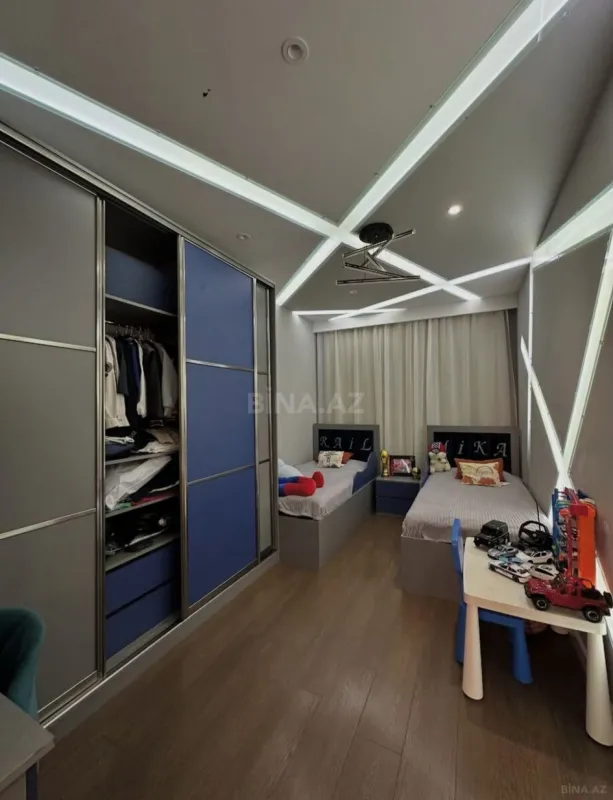 Satılır 4 otaqlı mənzil 155 m²