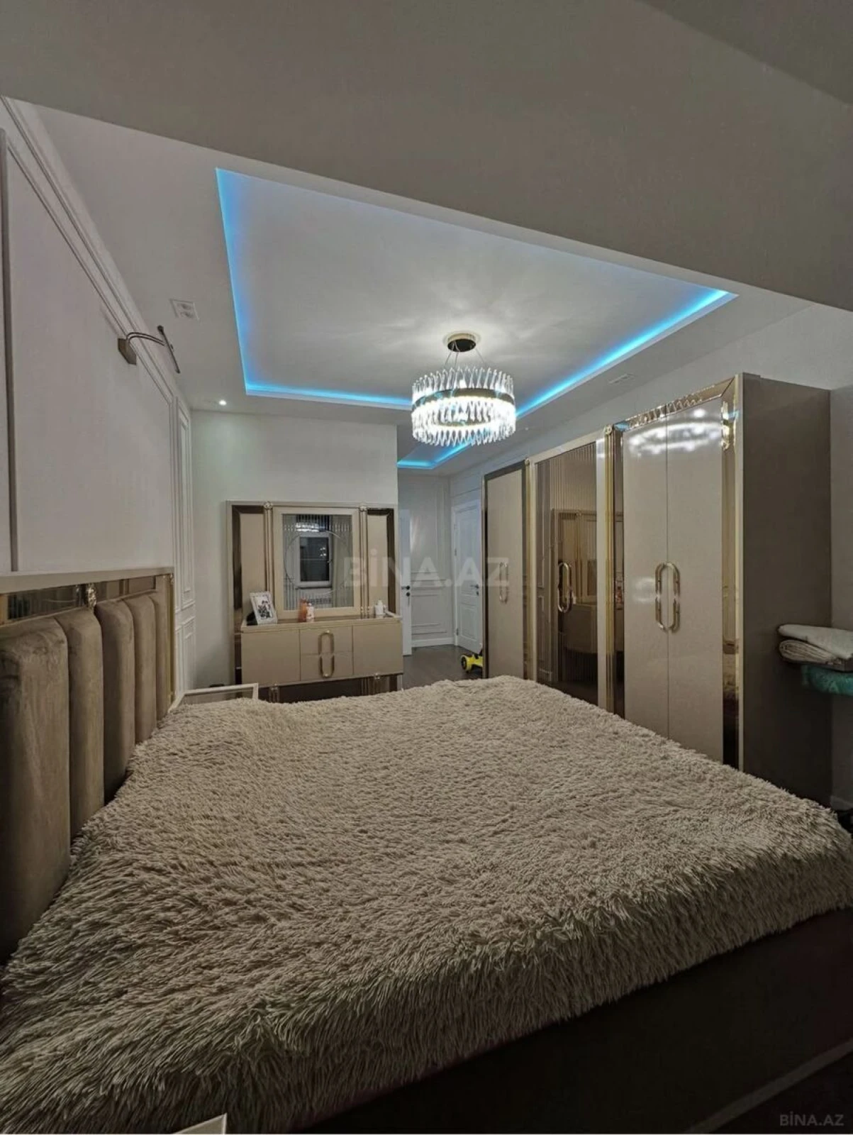Satılır 4 otaqlı mənzil 155 m²