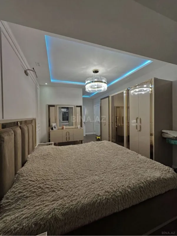 Satılır 4 otaqlı mənzil 155 m²