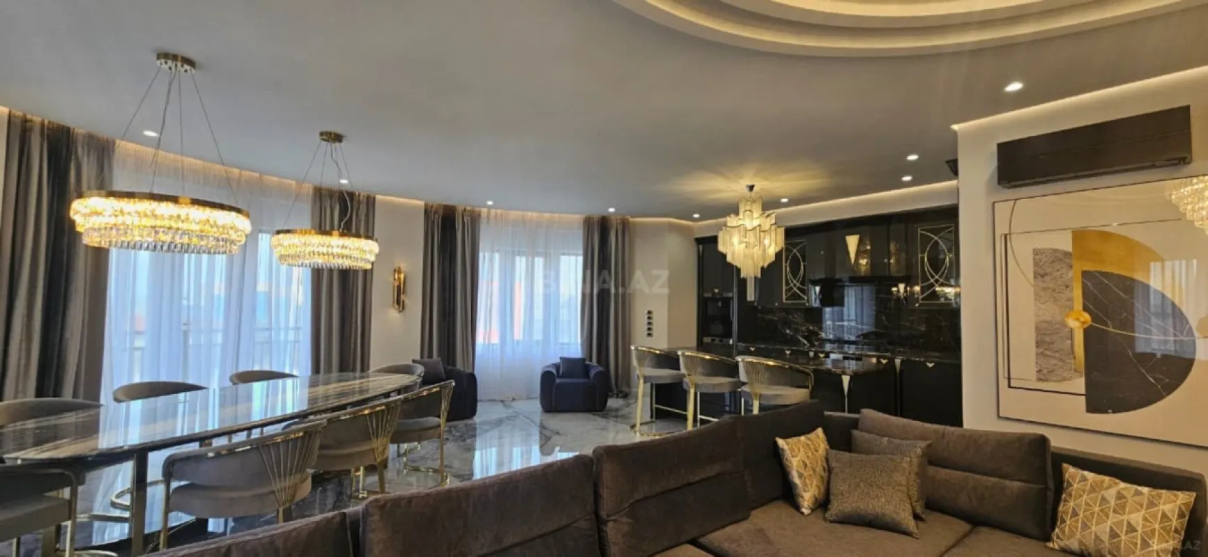 Satılır 4 otaqlı mənzil 220 m²
