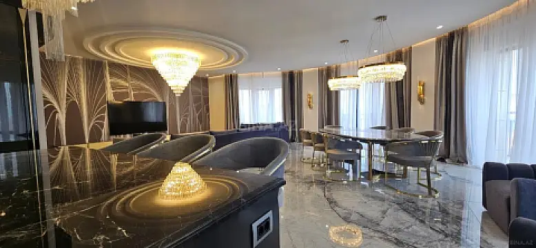 Satılır 4 otaqlı mənzil 220 m²