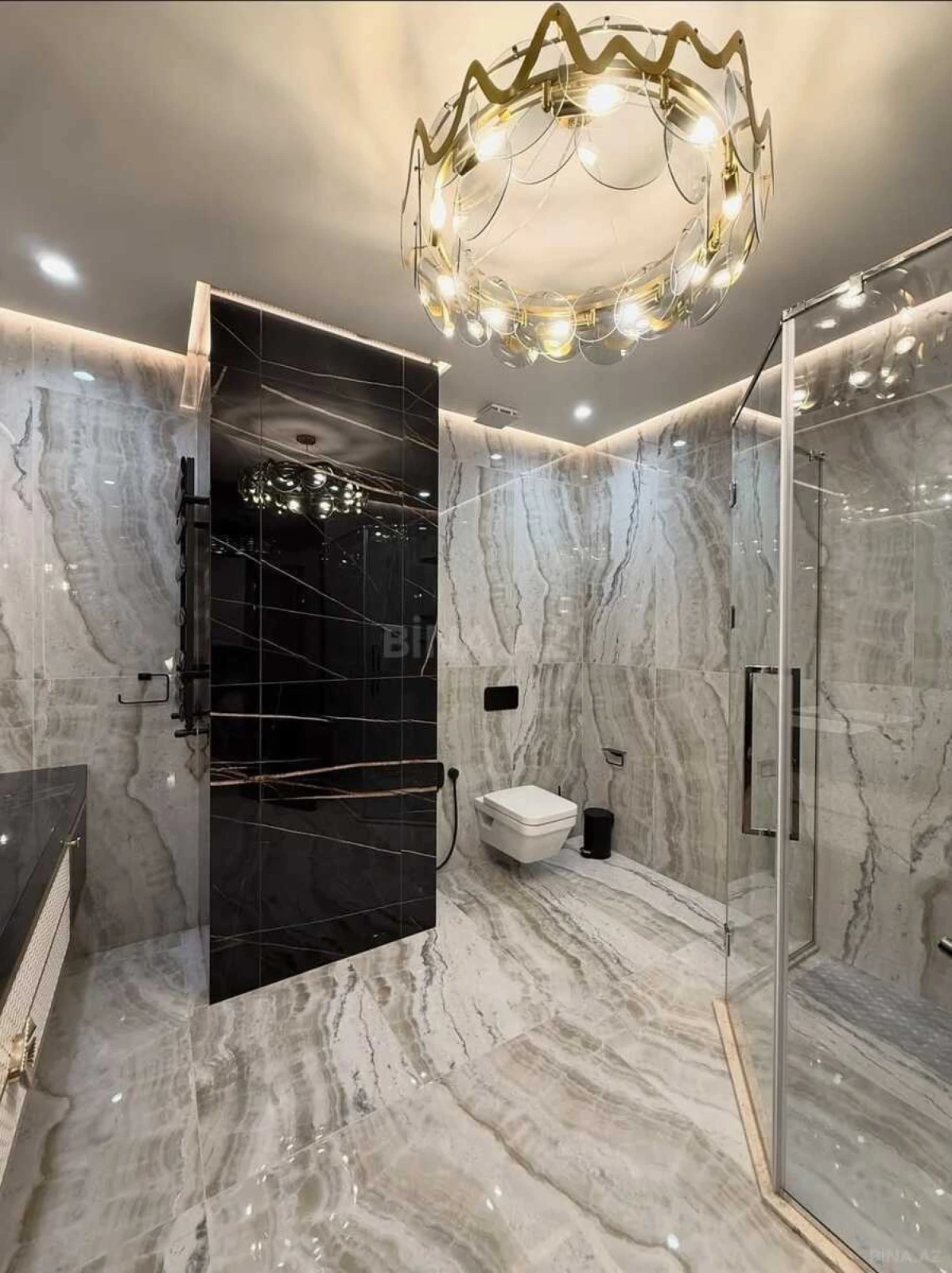 Satılır 4 otaqlı mənzil 220 m²