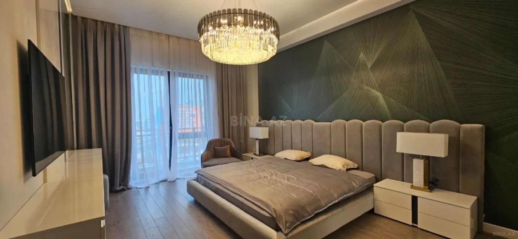 Satılır 4 otaqlı mənzil 220 m²