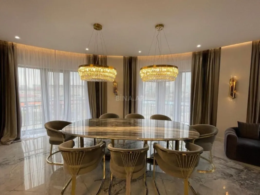 Satılır 4 otaqlı mənzil 220 m²