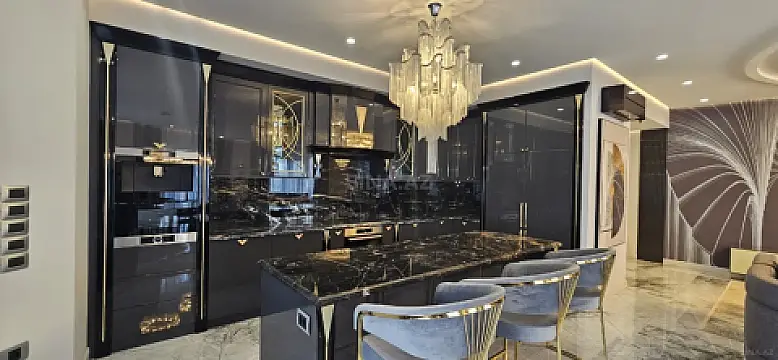 Satılır 4 otaqlı mənzil 220 m²