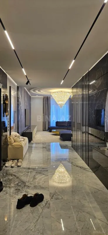 Satılır 4 otaqlı mənzil 220 m²