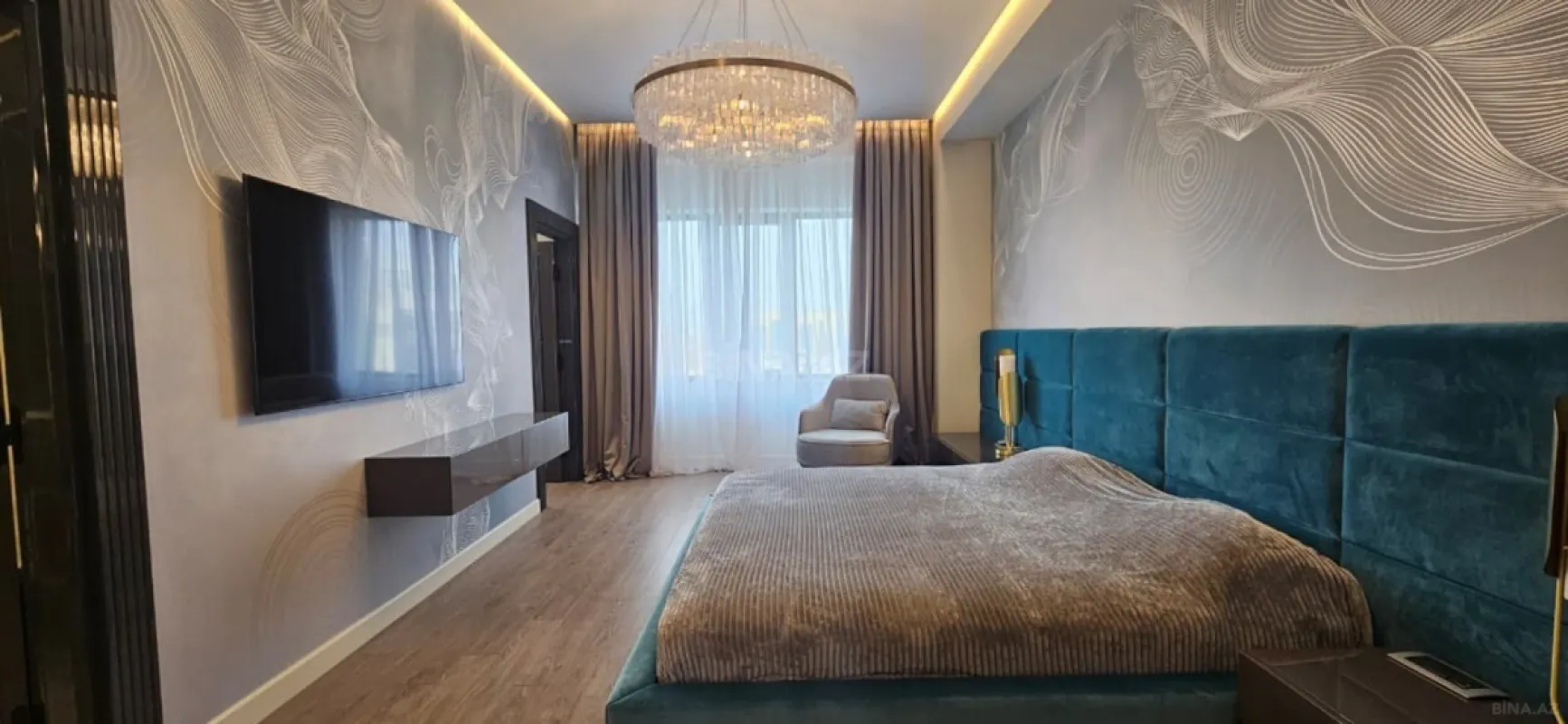Satılır 4 otaqlı mənzil 220 m²