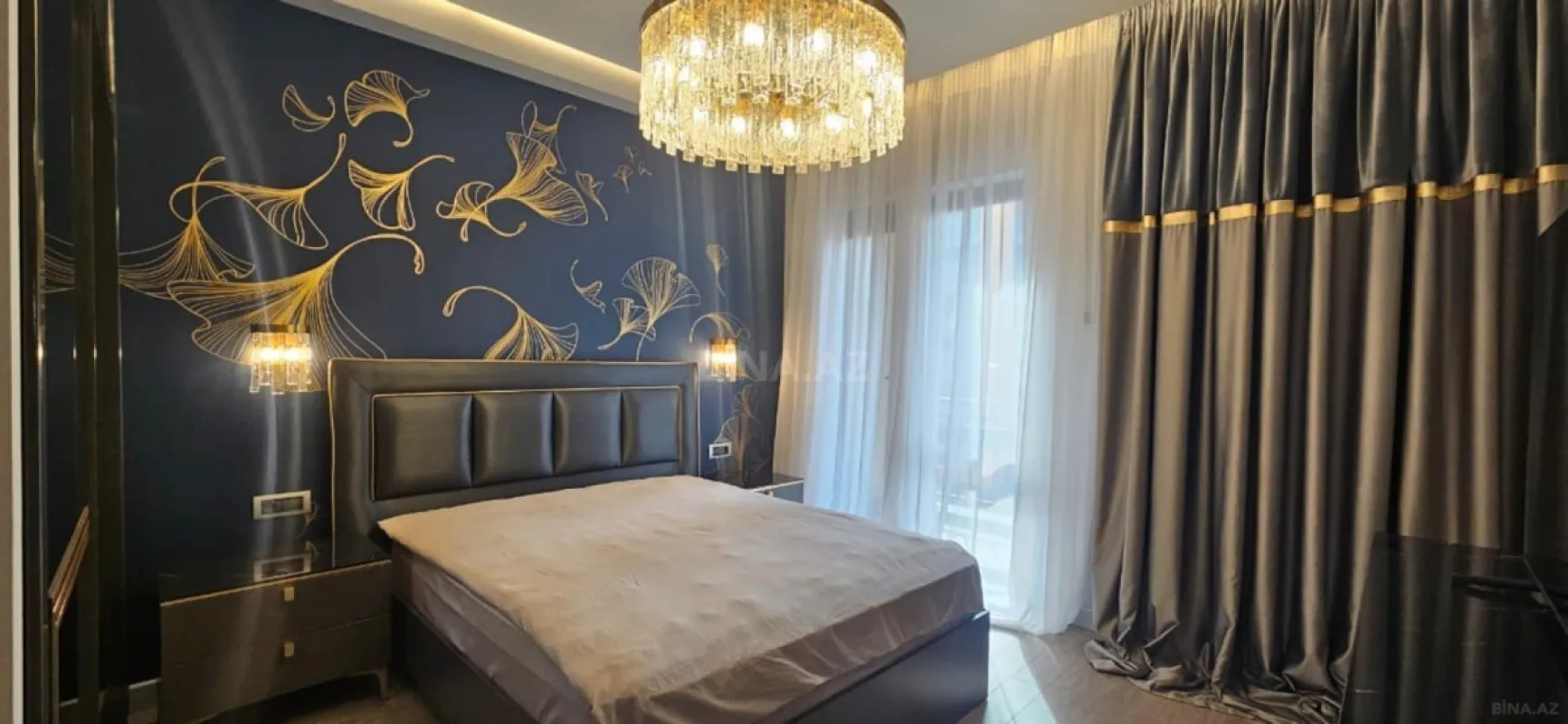 Satılır 4 otaqlı mənzil 220 m²