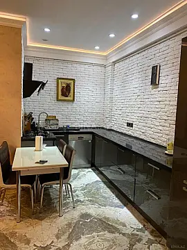 Kirayə verilir 2 otaqlı mənzil 80 m²