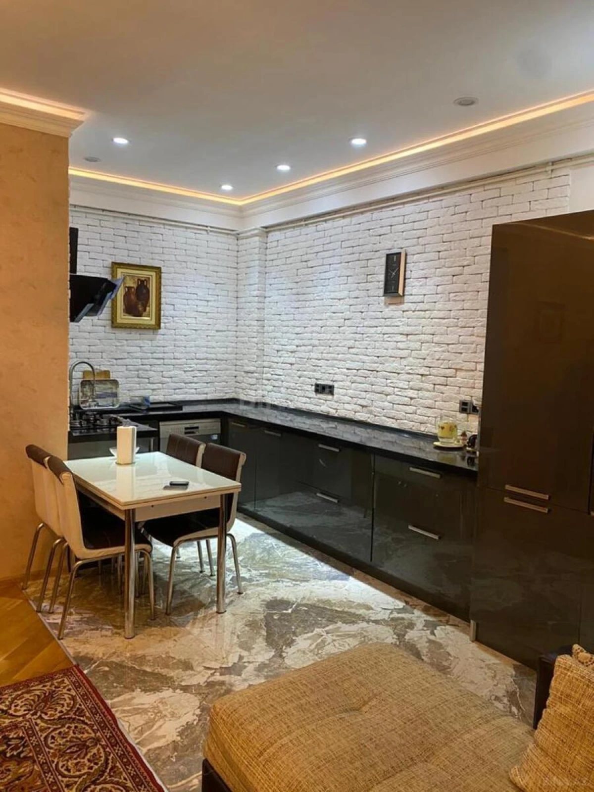 Kirayə verilir 2 otaqlı mənzil 80 m²