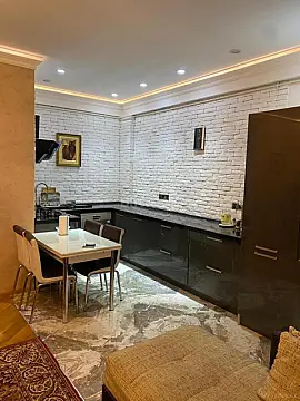 Kirayə verilir 2 otaqlı mənzil 80 m²