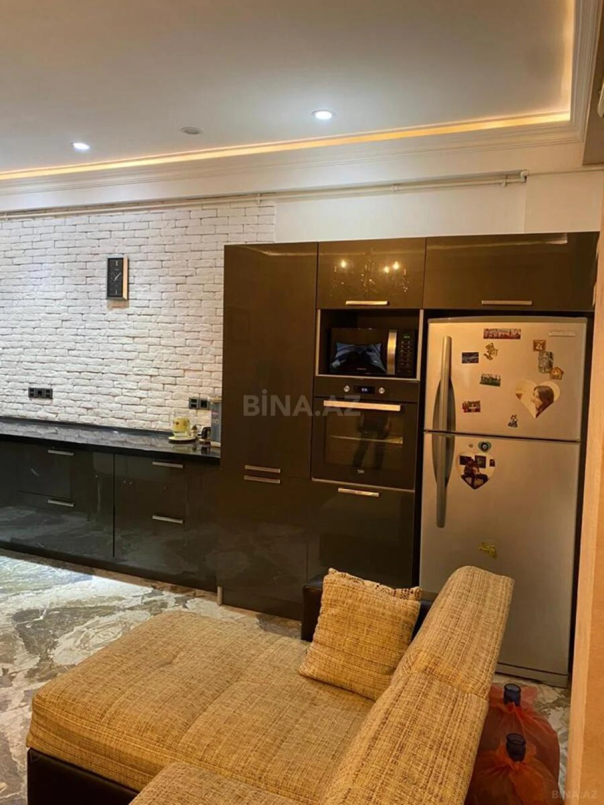 Kirayə verilir 2 otaqlı mənzil 80 m²