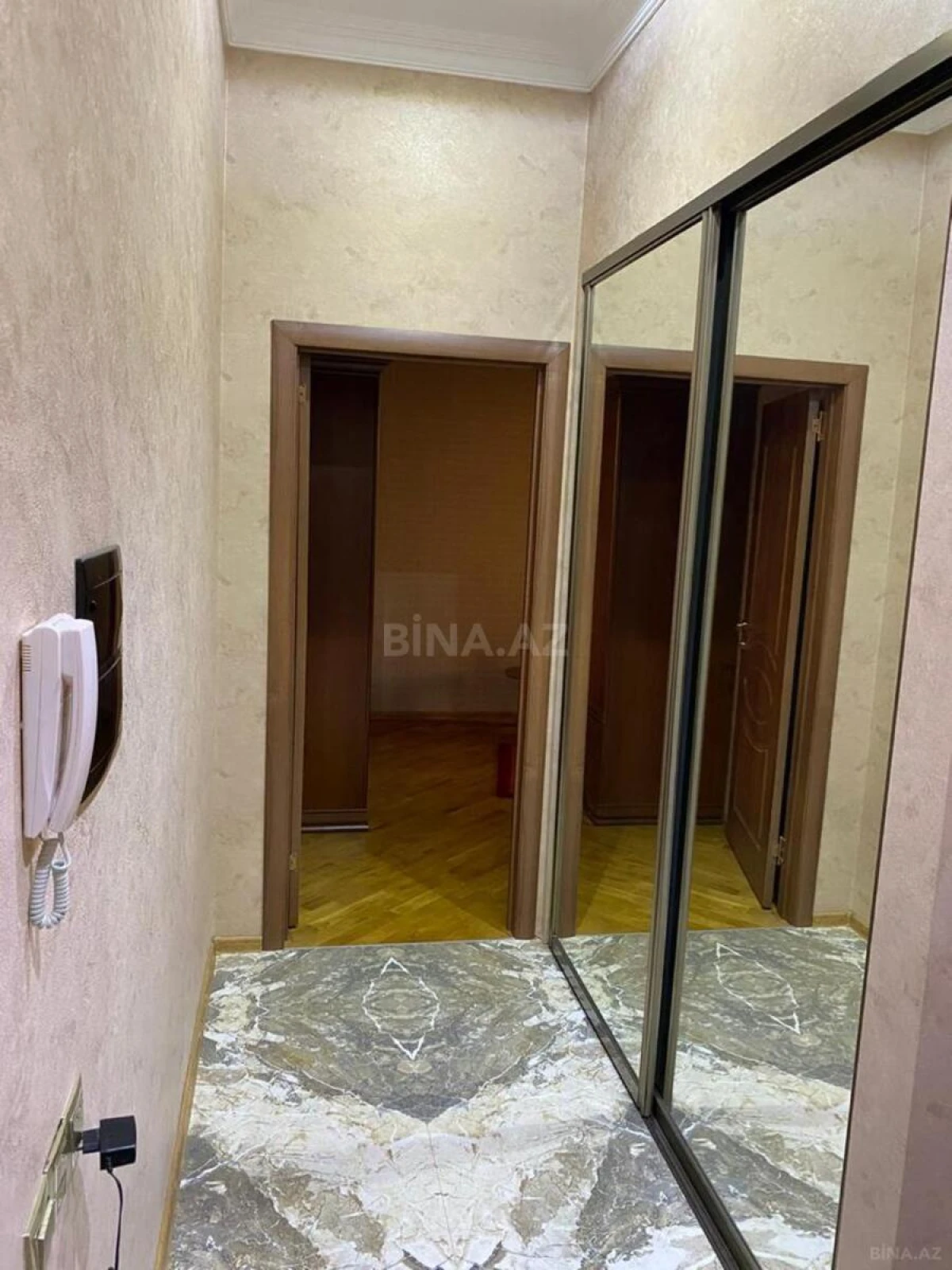Kirayə verilir 2 otaqlı mənzil 80 m²