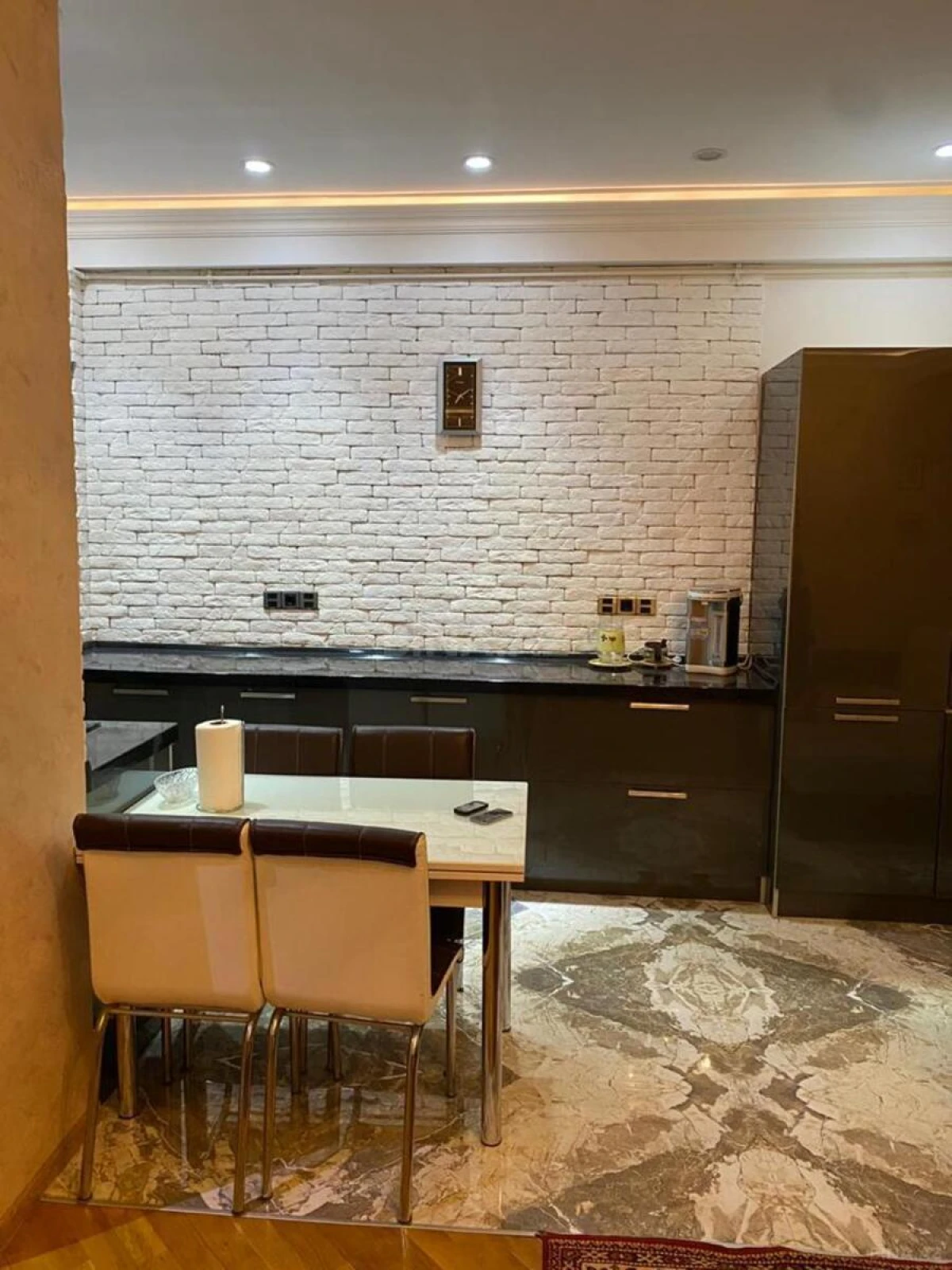 Kirayə verilir 2 otaqlı mənzil 80 m²