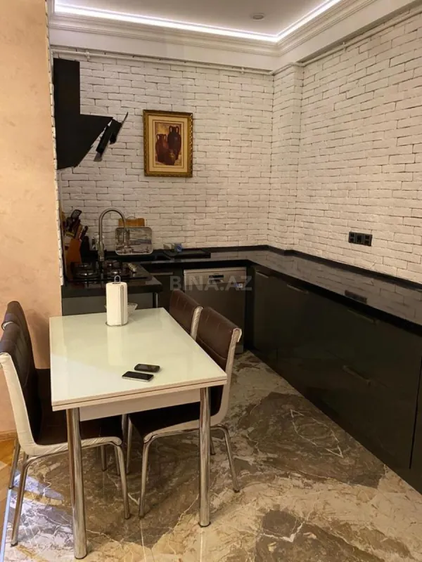 Kirayə verilir 2 otaqlı mənzil 80 m²