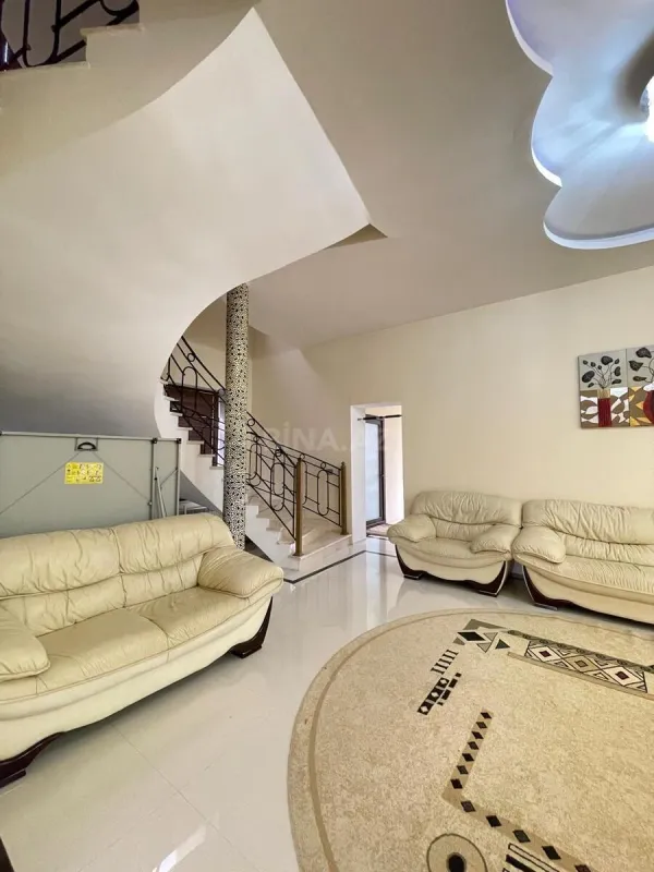 Satılır 7 otaqlı həyət evi 700 m²