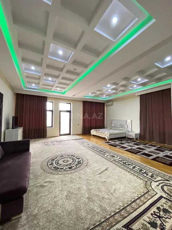Satılır 7 otaqlı həyət evi 700 m²
