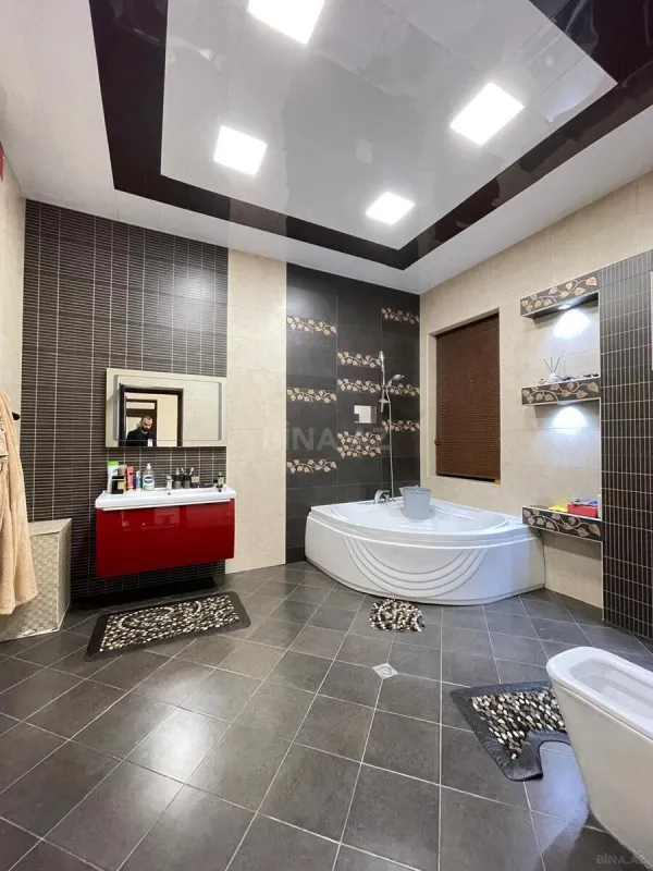 Satılır 7 otaqlı həyət evi 700 m²