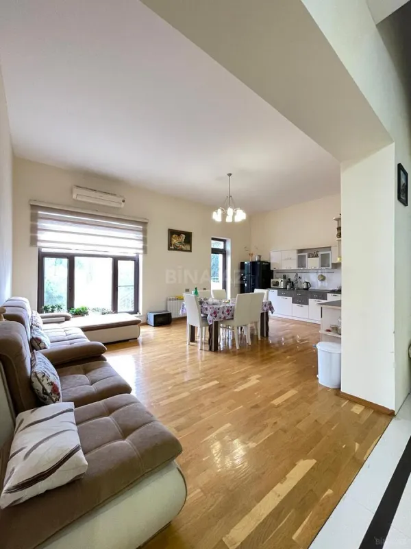 Satılır 7 otaqlı həyət evi 700 m²