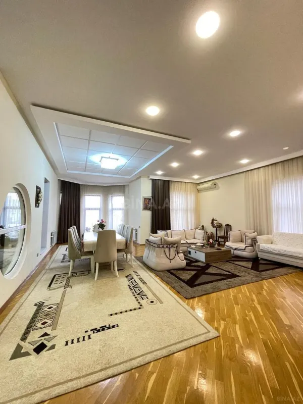Satılır 7 otaqlı həyət evi 700 m²
