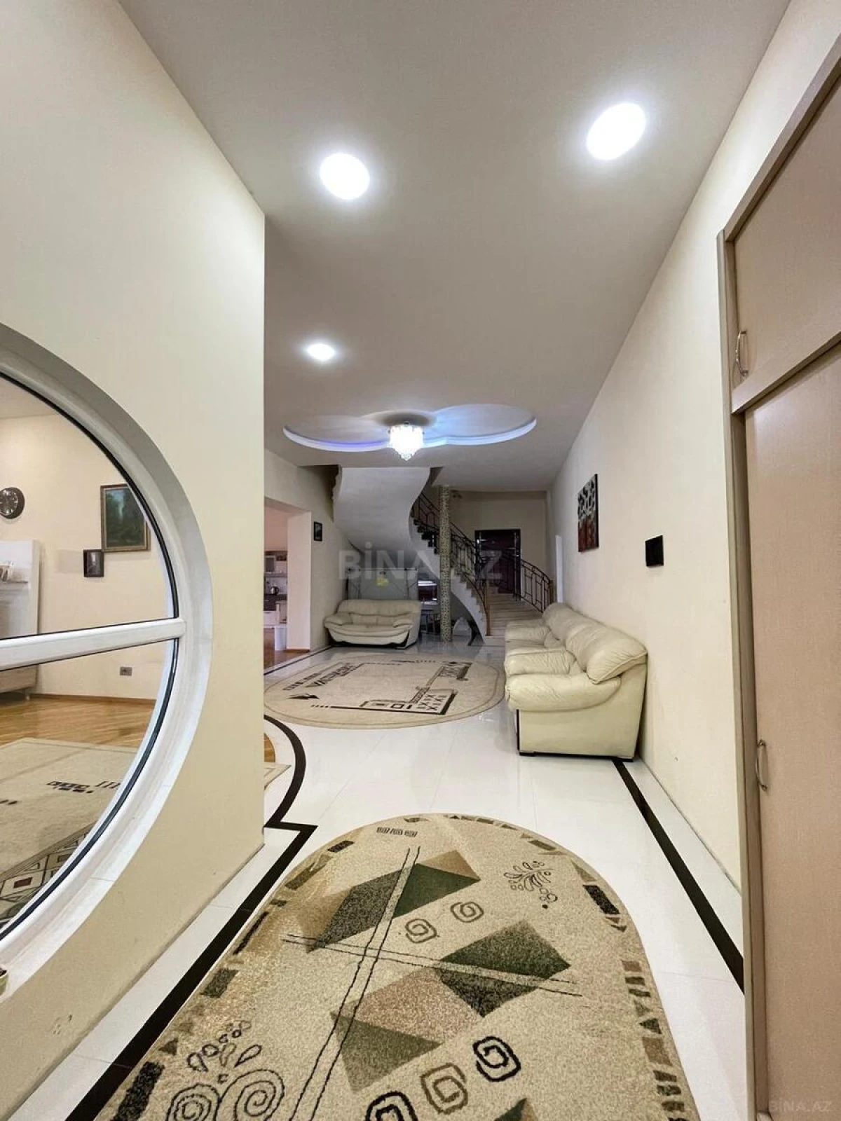 Satılır 7 otaqlı həyət evi 700 m²