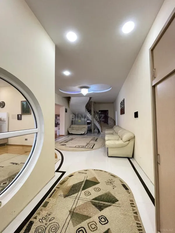 Satılır 7 otaqlı həyət evi 700 m²