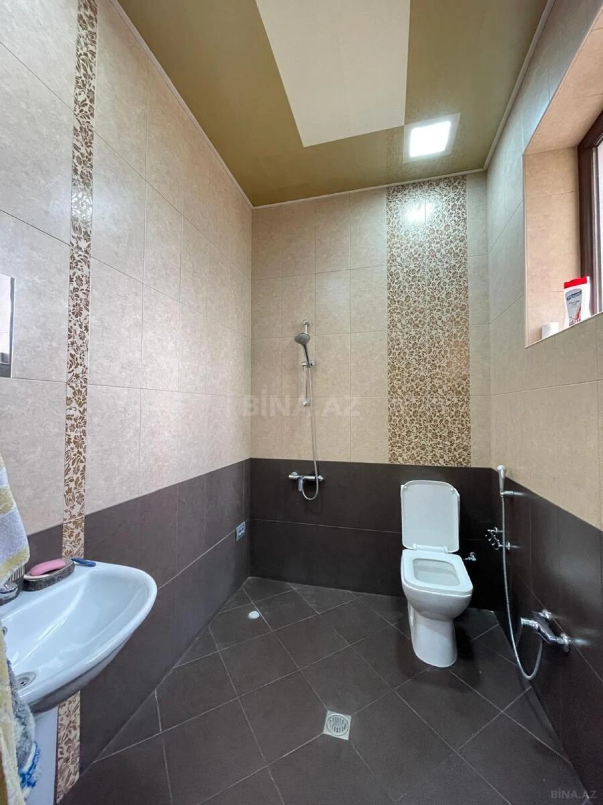 Satılır 7 otaqlı həyət evi 700 m²