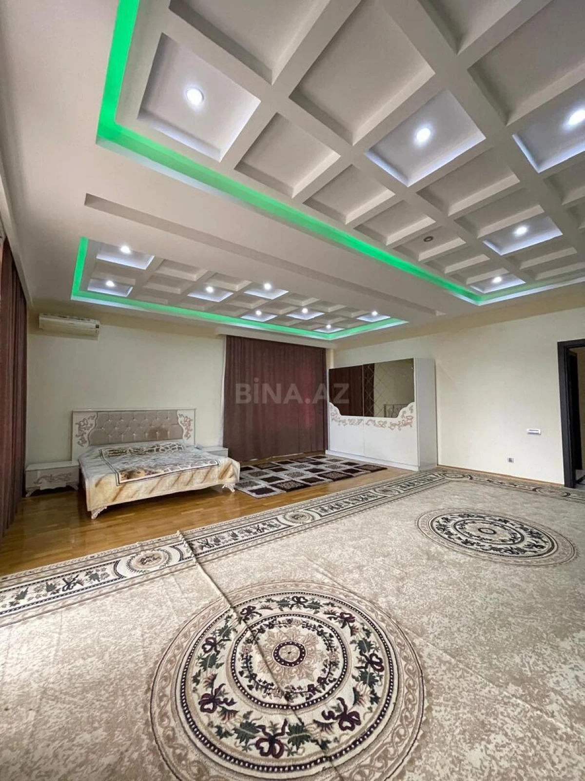 Satılır 7 otaqlı həyət evi 700 m²