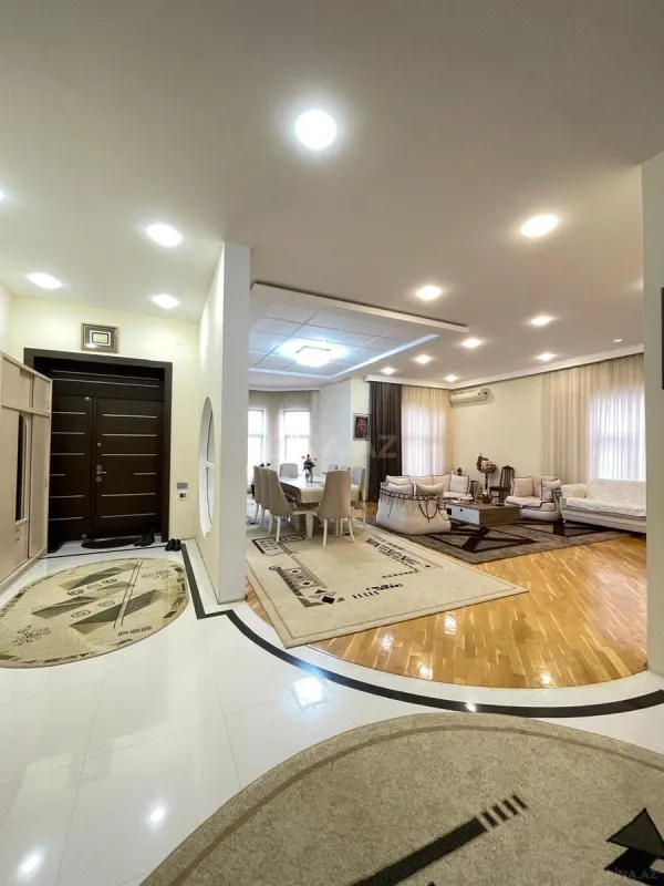 Satılır 7 otaqlı həyət evi 700 m²