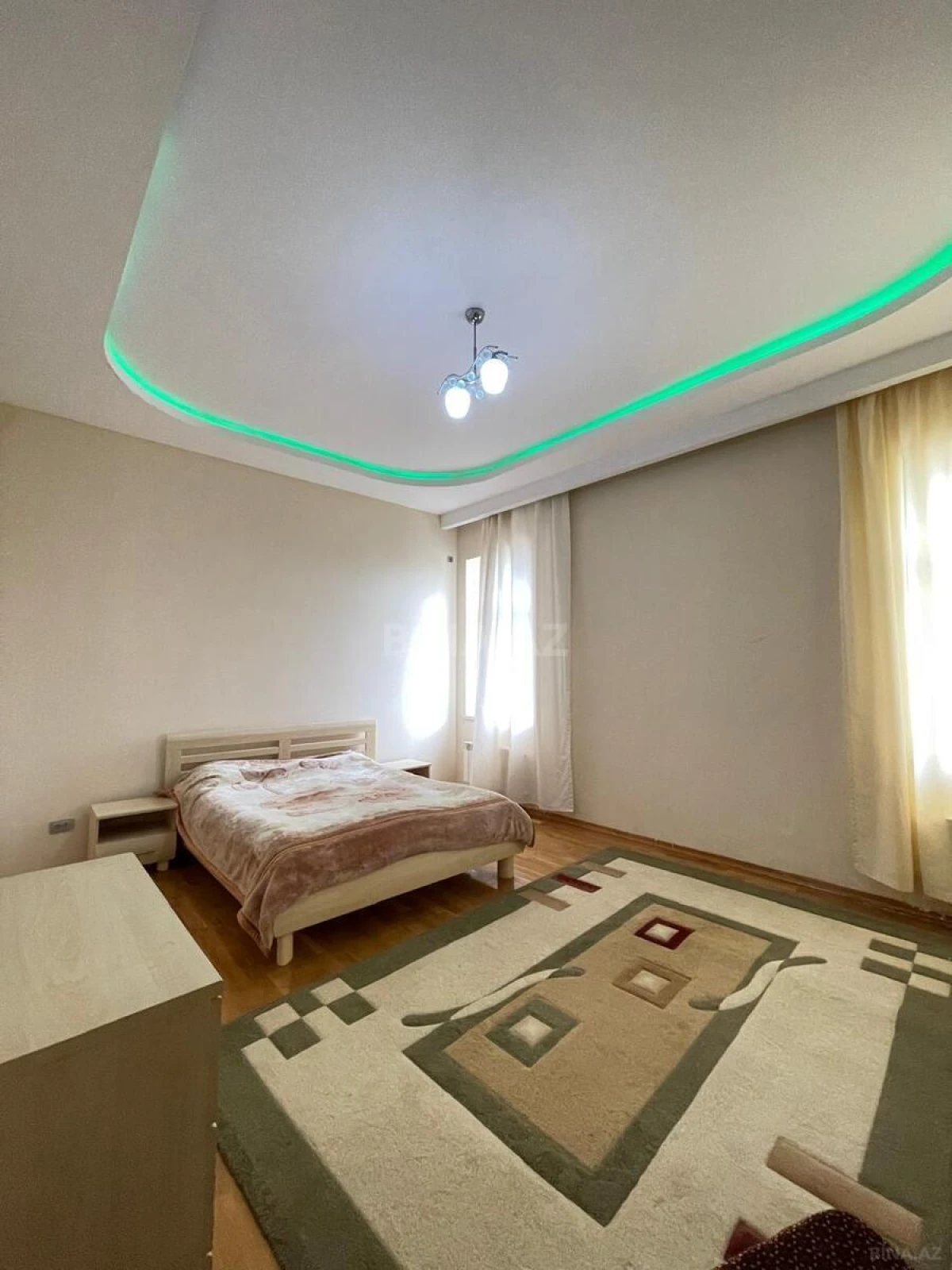 Satılır 7 otaqlı həyət evi 700 m²