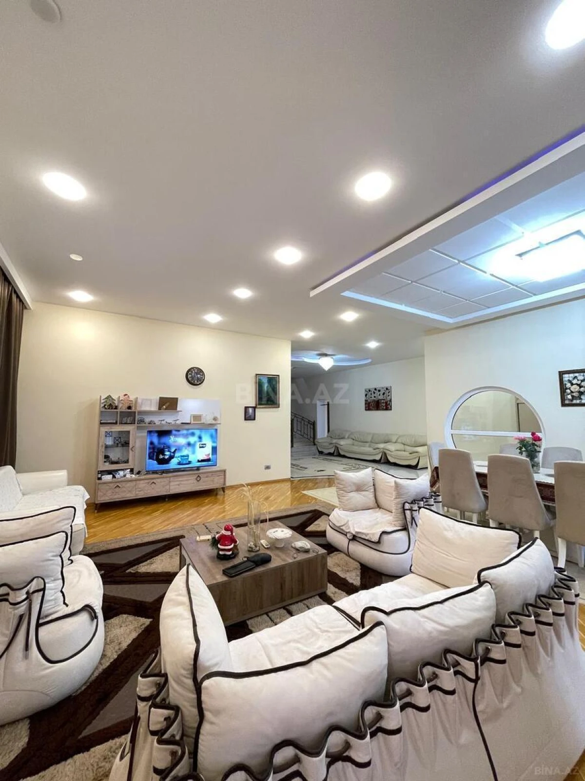 Satılır 7 otaqlı həyət evi 700 m²