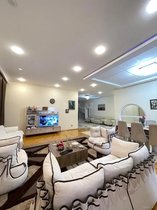 Satılır 7 otaqlı həyət evi 700 m²