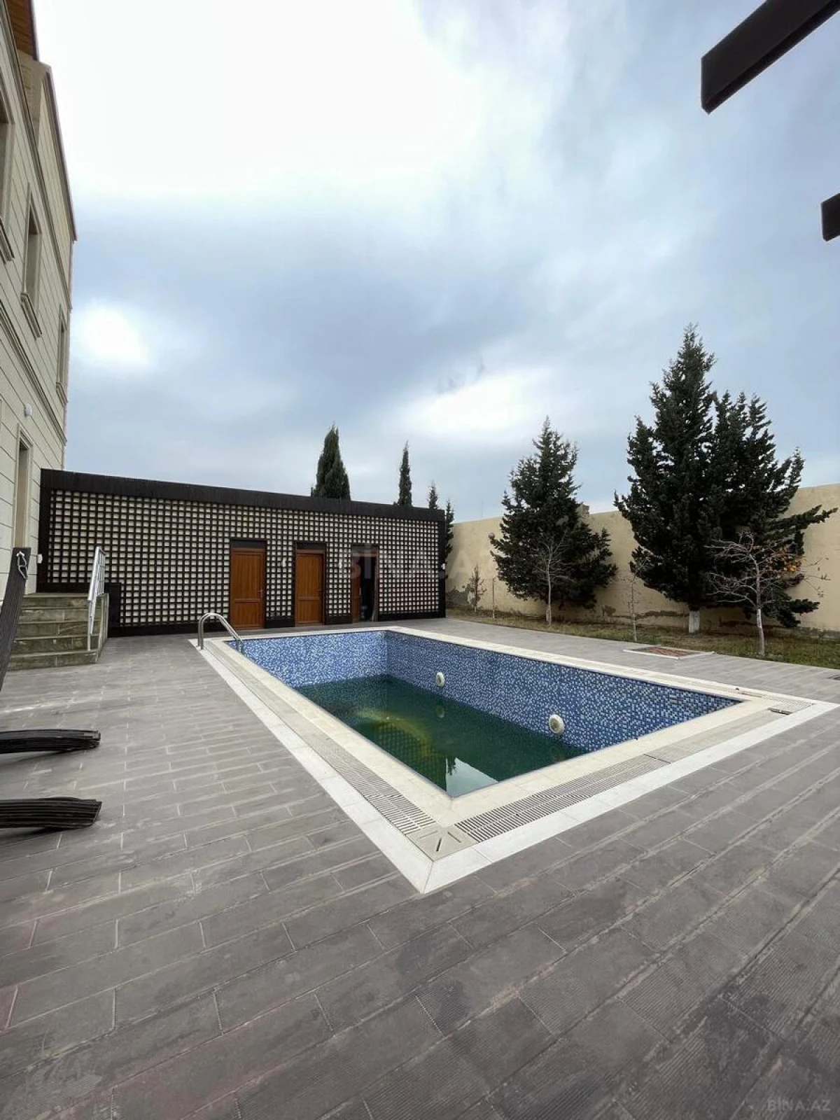 Satılır 7 otaqlı həyət evi 700 m²