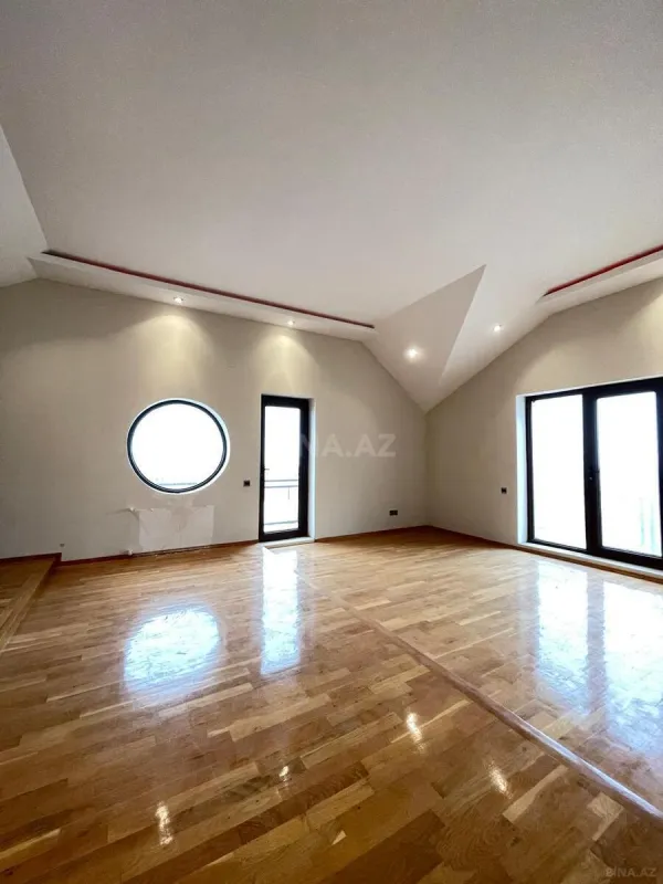 Satılır 7 otaqlı həyət evi 700 m²