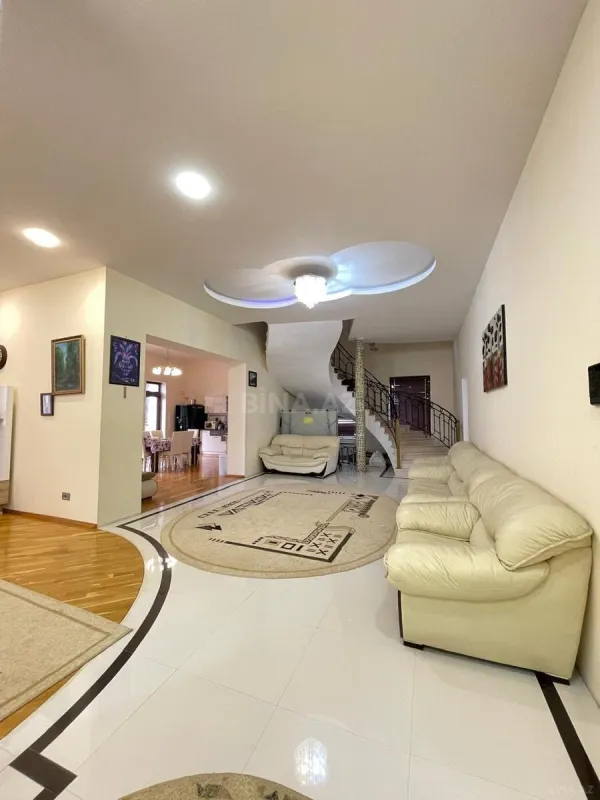 Satılır 7 otaqlı həyət evi 700 m²