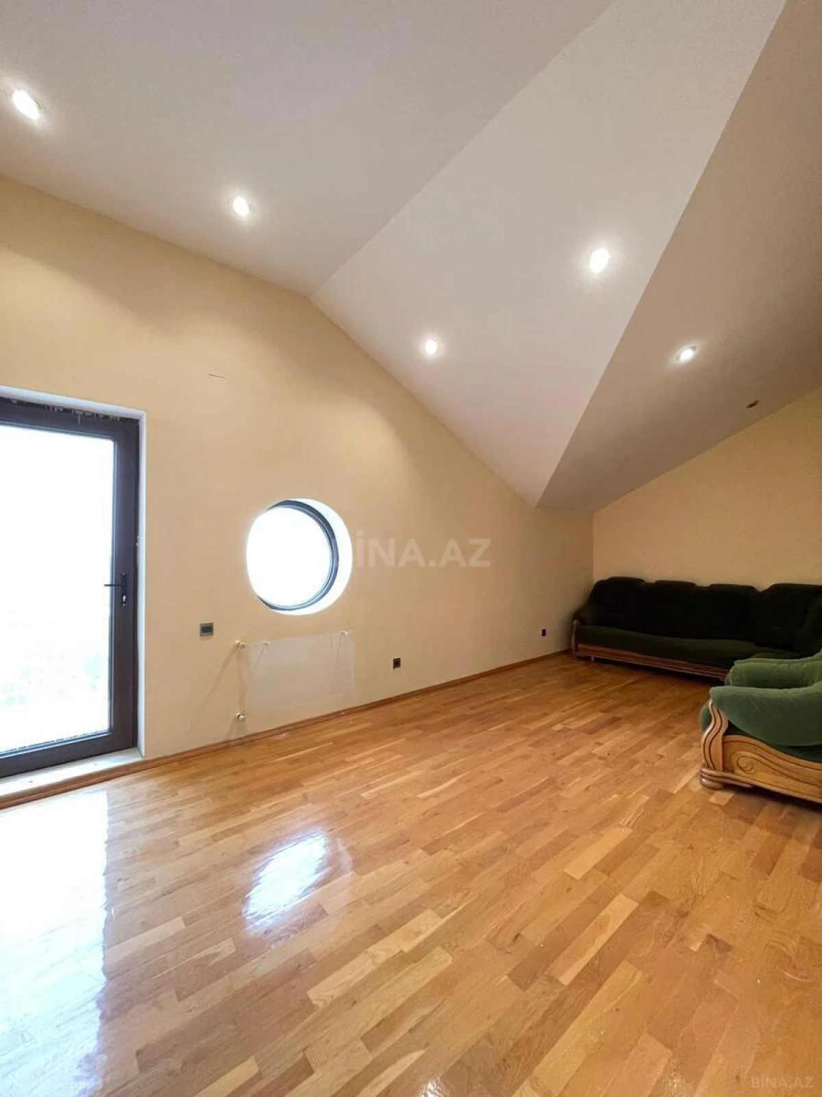 Satılır 7 otaqlı həyət evi 700 m²